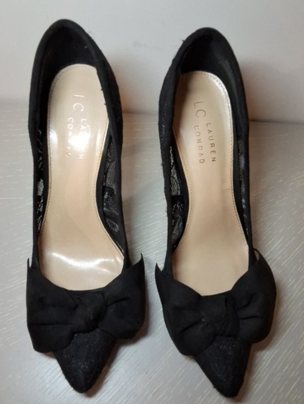 LC Lauren Conrad Black Bow Lace Pointed Toe Pumps Heels 8.5 - Picture 2 of 5
